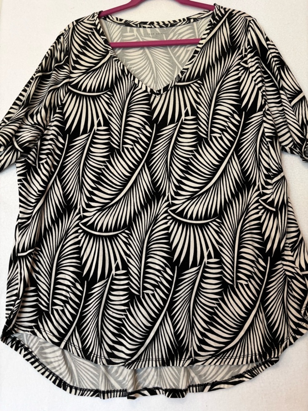 Lane Bryant Palm Print Top 18/20 Black White V-Neck Stretch Blouse